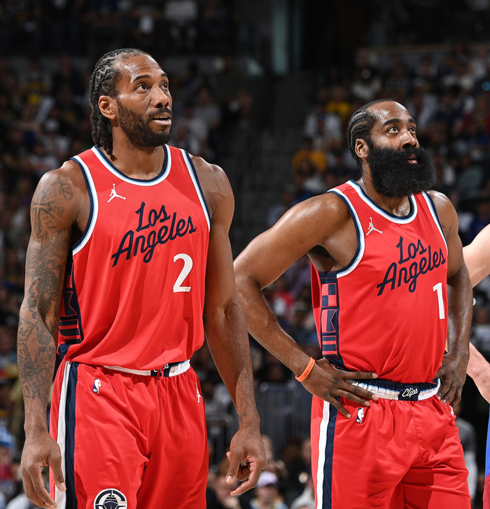 葡萄牙中场米德当选U17世界杯MVP，哈维为他颁奖（葡萄牙中场米德荣膺U17世界杯MVP，哈维亲自颁奖）