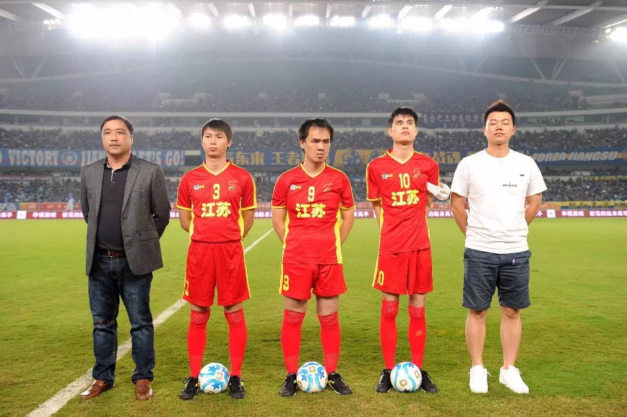 懂球帝12周年120大瞬间1／8决赛：重磅来袭，谁将通往八强？（懂球帝12周年·120大瞬间16强赛打响：谁能抢占八强席位？）