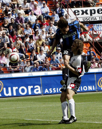 1-4！五大联赛首支降级队浮现：炒掉主帅白搭！9连败+15轮0胜垫底（1-4惨败！五大联赛首支降级预定队现身：换帅无用，9连败+15轮不胜仍垫底）