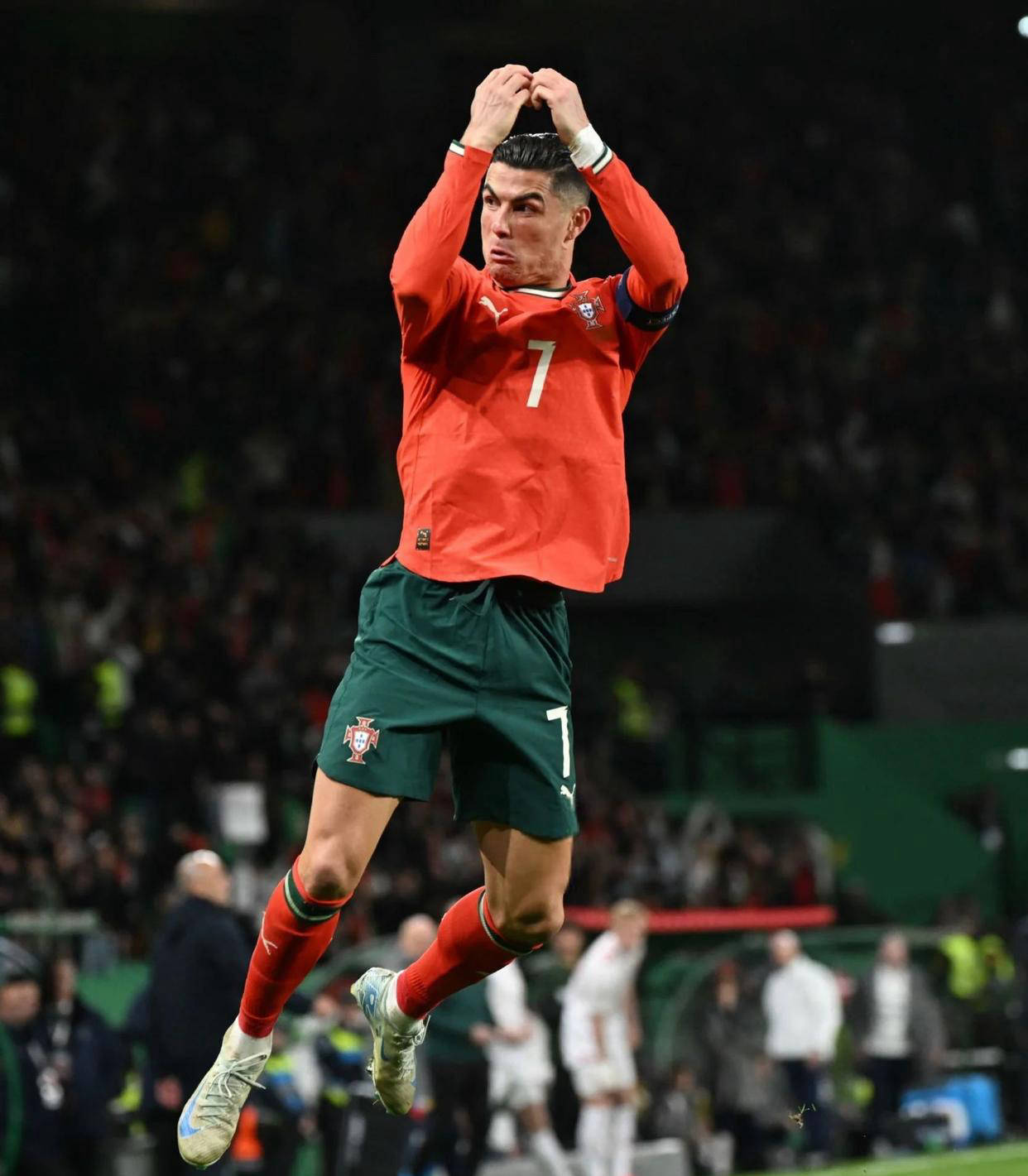 FIFA女足最新排名：中国女足下降一位至世界第17，亚洲第四（FIFA女足排名更新：中国女足下滑一位至世界第17位，位列亚洲第4）