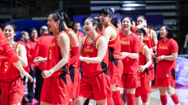 拜仁莱万多夫斯基连续两场梅开二度（拜仁锋霸莱万连场梅开二度）